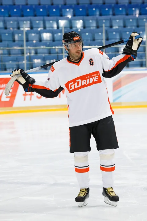 Молодёжка. Лёд и пламя — кадр 8