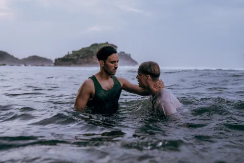 Восток — кадр 11