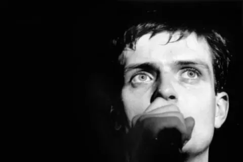 Joy Division / Джой Дивижн — кадр 6