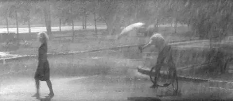 Я шагаю по Москве — кадр 6