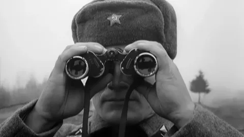 У твоего порога — кадр 1