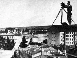 Человек с киноаппаратом — кадр 3