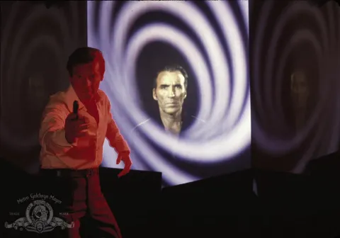 Джеймс Бонд 007: Человек с золотым пистолетом — кадр 9